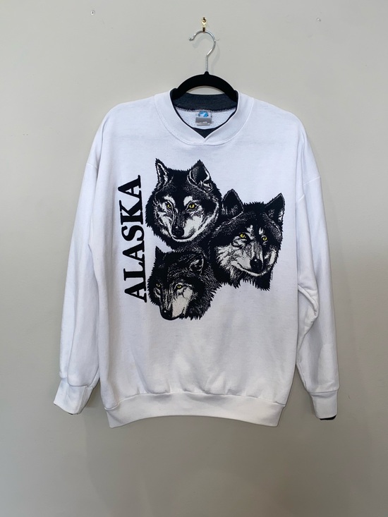 Vintage Sweaters - Vintage 90s “Alaska” White Crewneck Sweatshirt With Wolf Graphic Cozy Winter